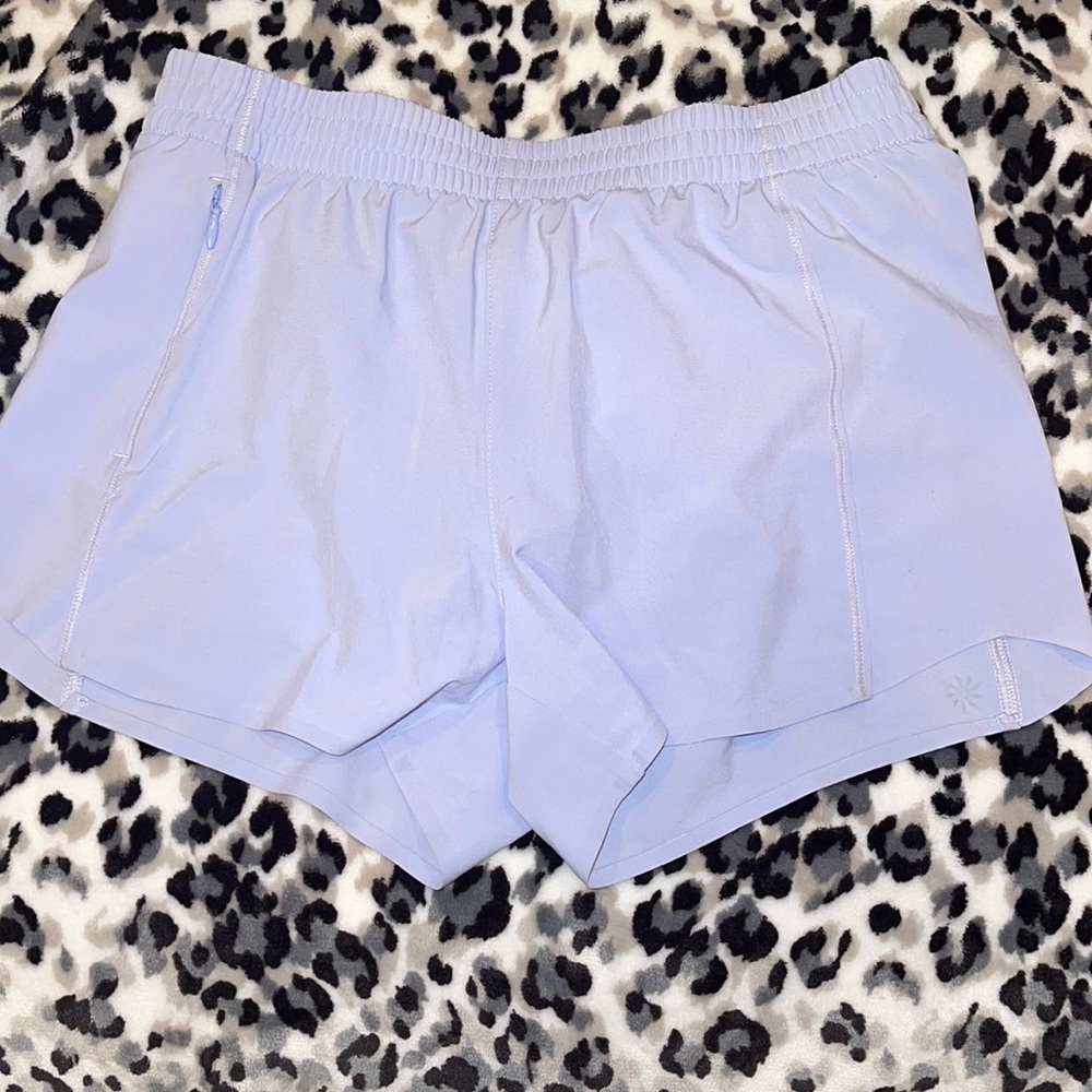 Girls heart the hustle 2.5 ATHLETA shorts!
